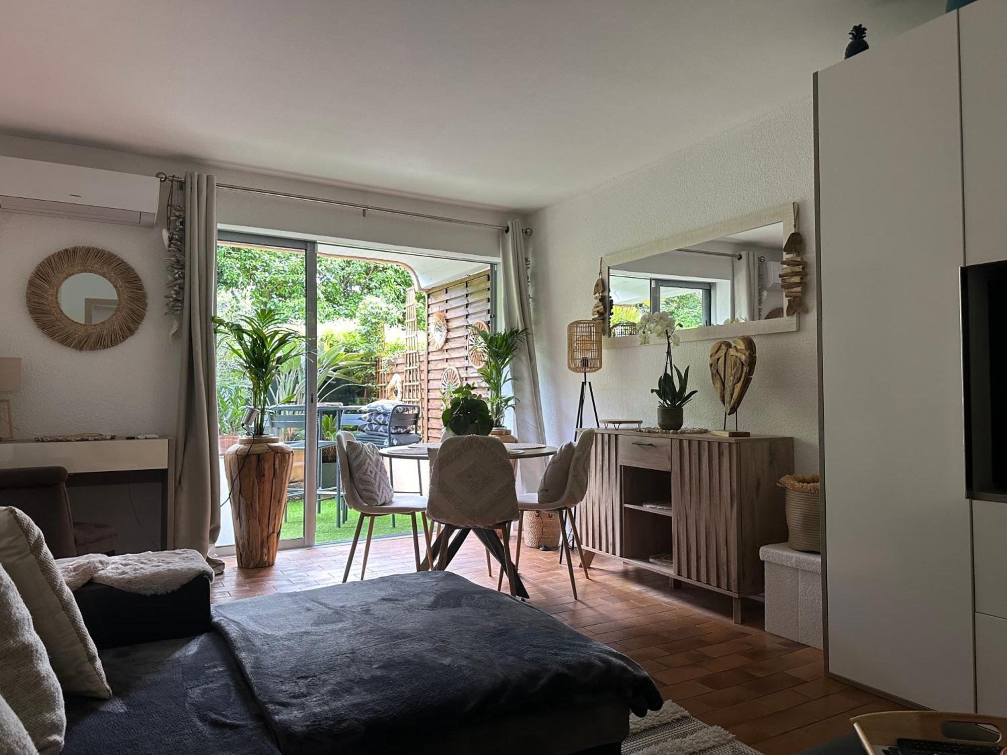 Saint Tropez Centre Parking Et Jardin Prive Inclus Apartment *