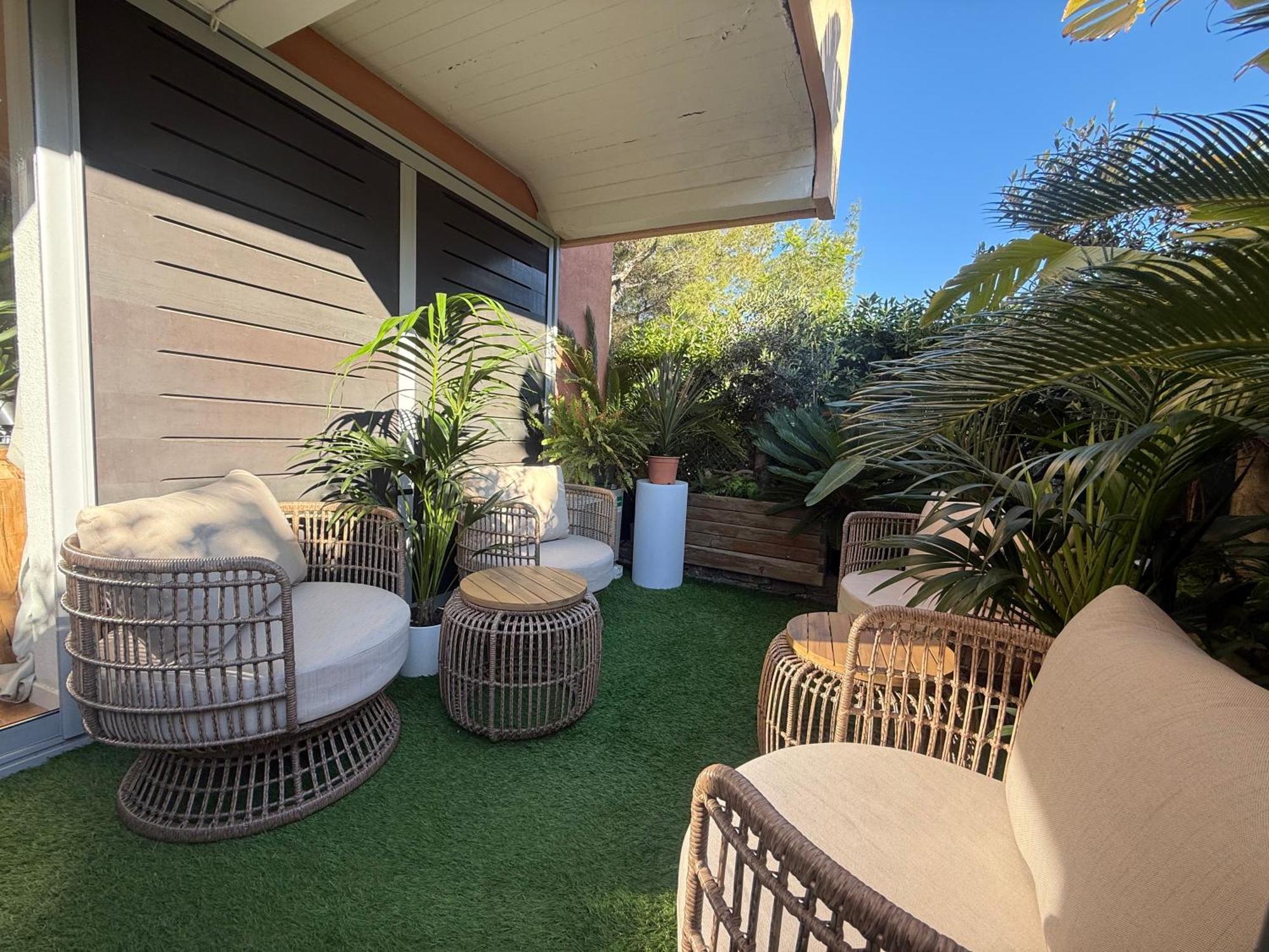 Saint Tropez Centre Parking Et Jardin Prive Inclus
